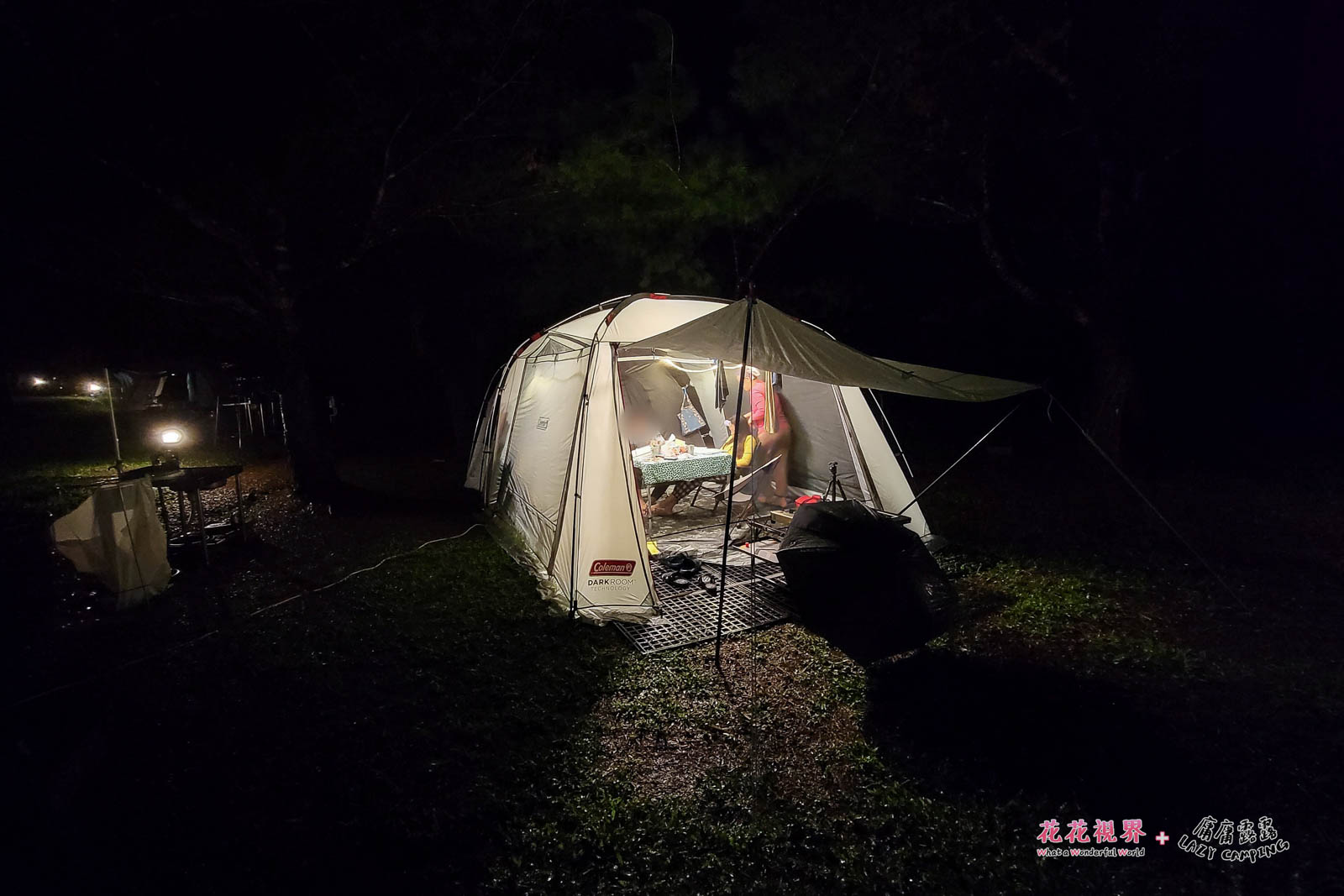 趁著雨勢暫歇的moment,我們熟練的搭好帳篷,此時已經接近晚上10:00。
