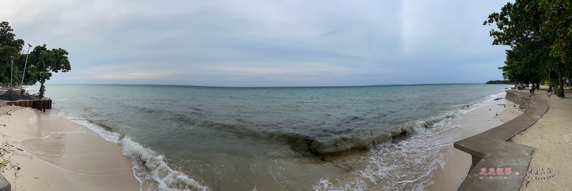 一大早的阿羅娜海灘。