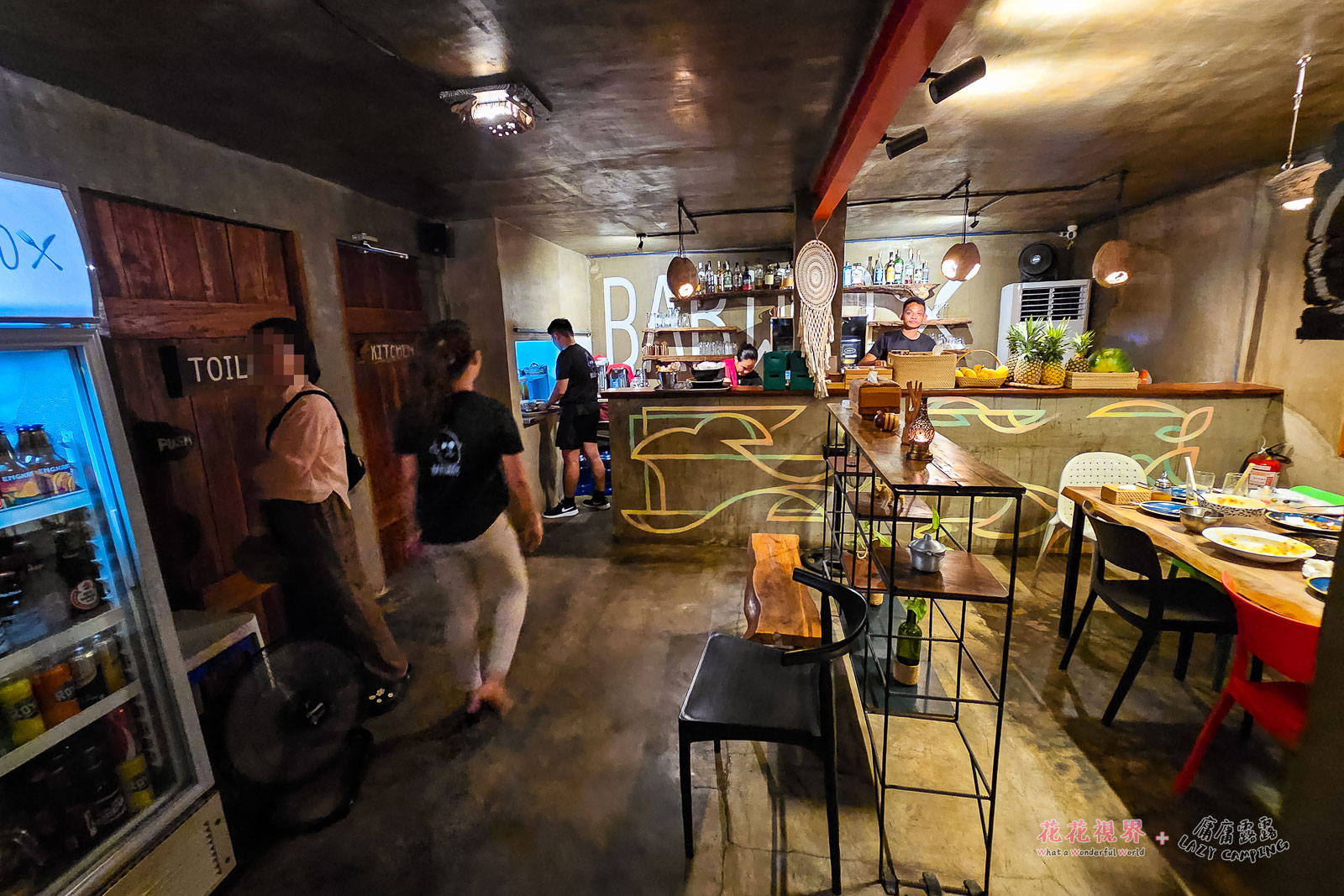餐廳一樓的配置。店內服務人員非常熱情,除了一直掛著微笑之外,還會主動幫忙拍照