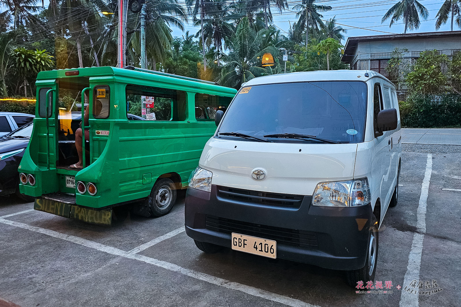 Multicab小綠居然停在餐廳外等我們...