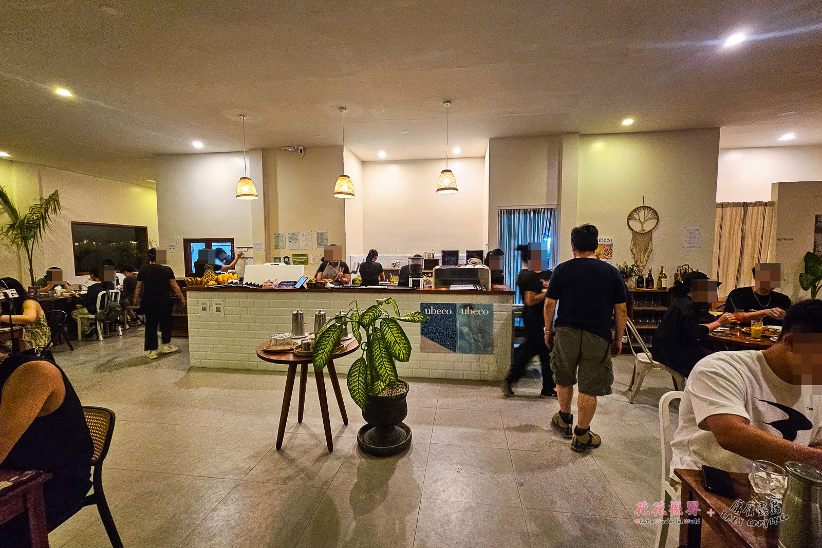 踏入店門後看見的光景