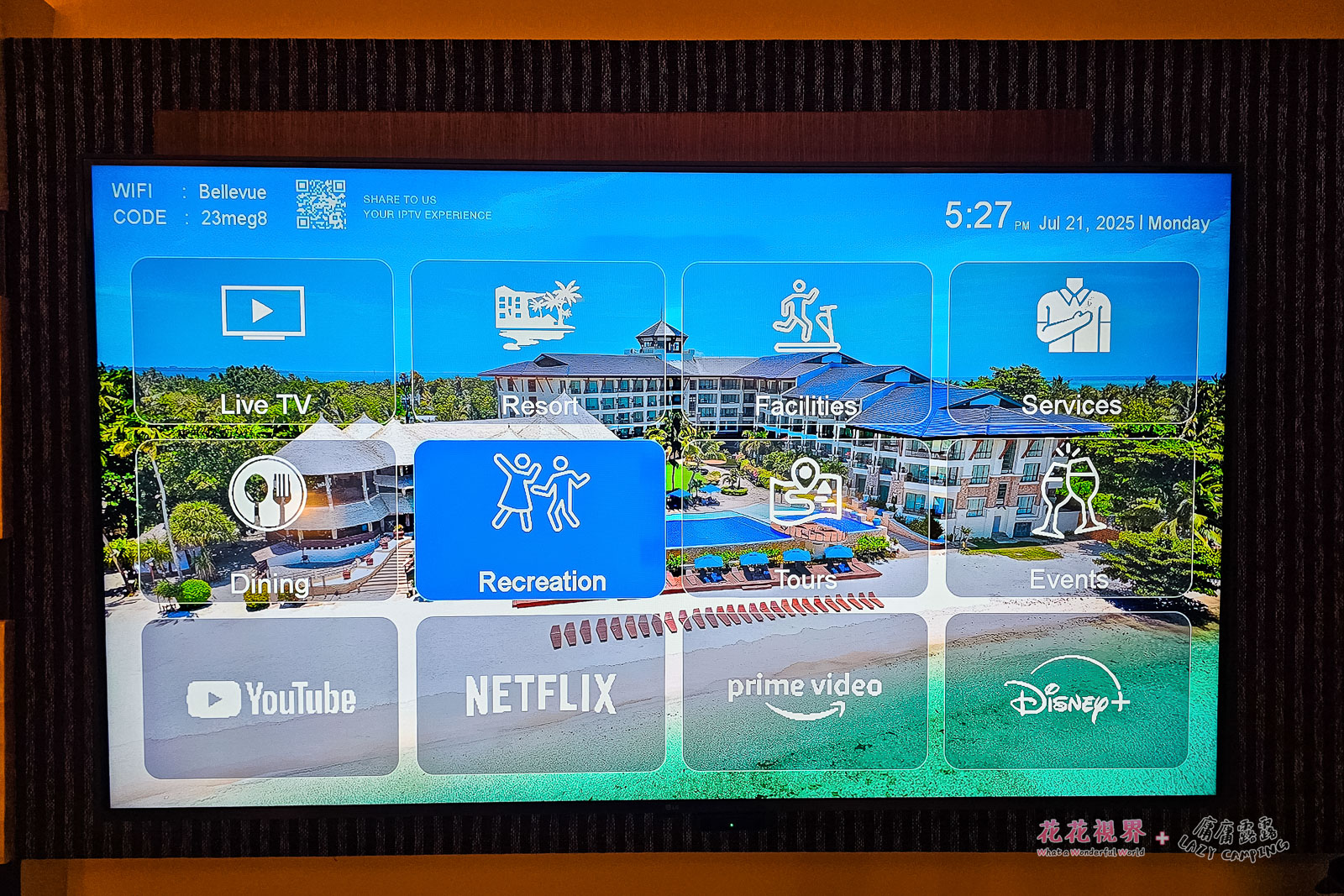 可以透過房內電視查看度假村的各種資訊。