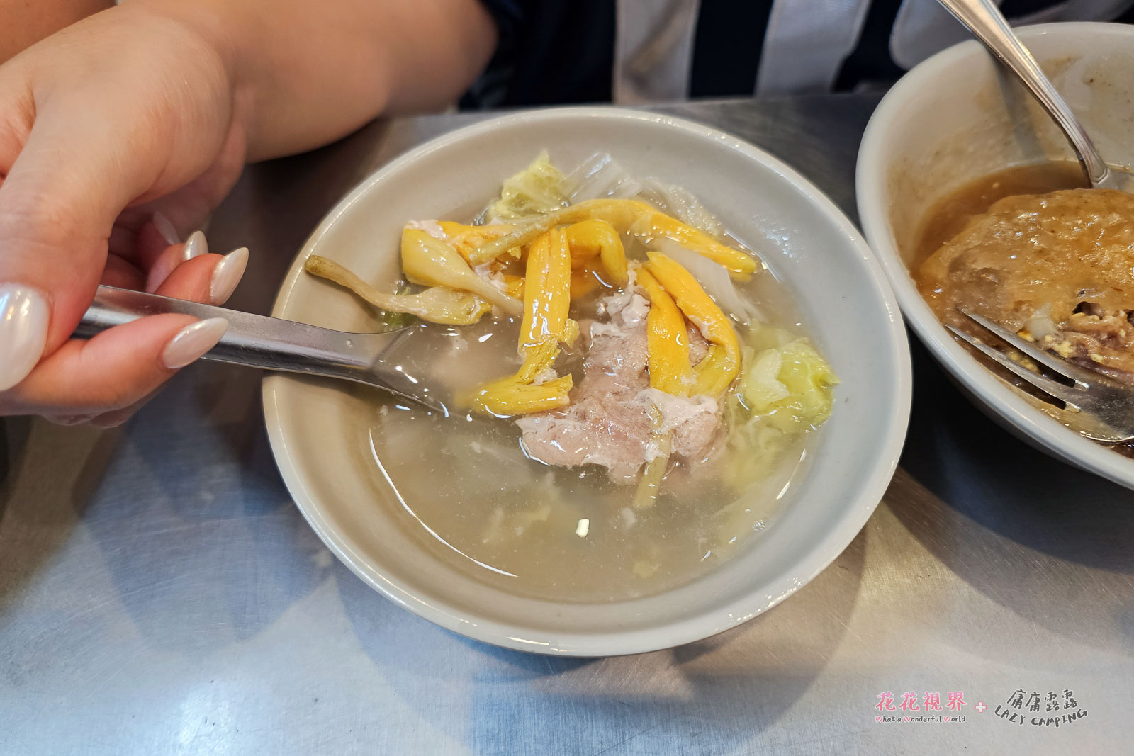 很少看到金針湯有絞肉跟蛋花的,不過很鮮甜