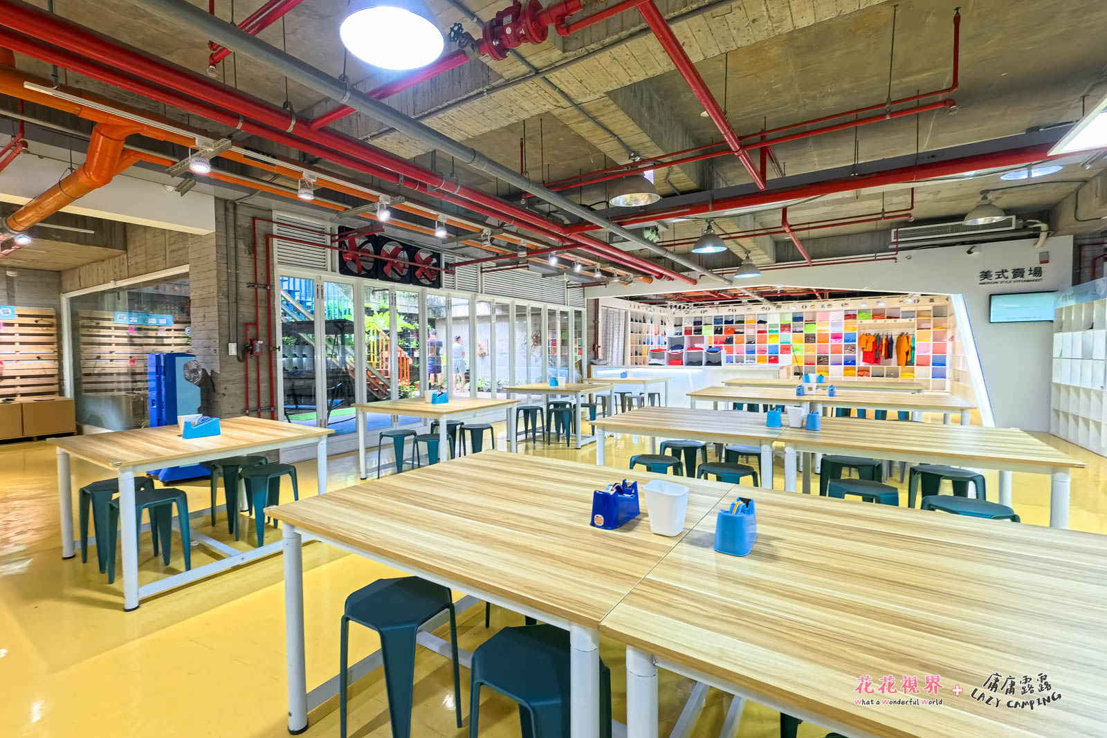 雖然是地下室,但工作環境也是非常明亮的。