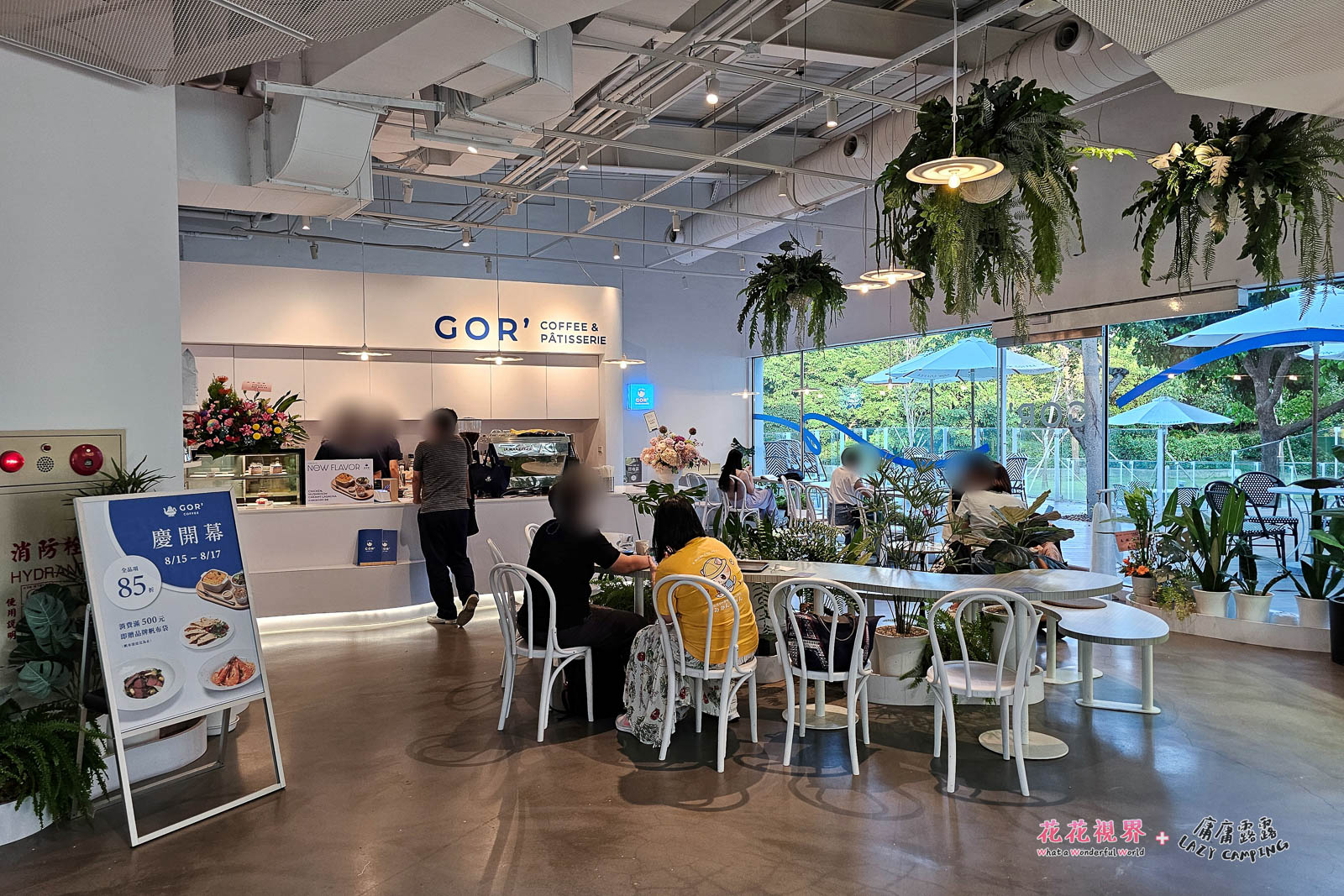 輕食餐廳與咖啡廳。