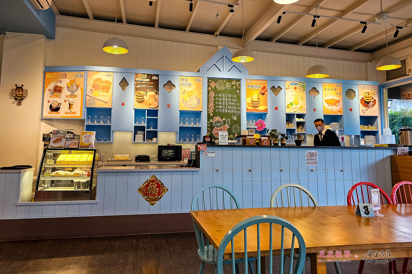 「Honey Cafe」餐廳,賣的東西也蠻多樣的。