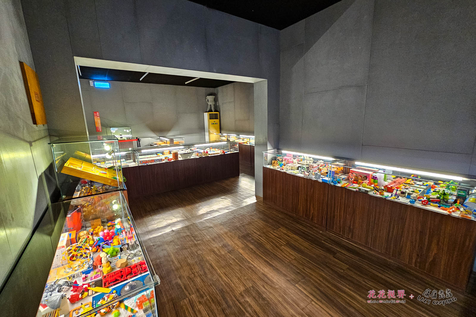 一樓展示櫃陳列的物件還蠻豐富的,值得一看。