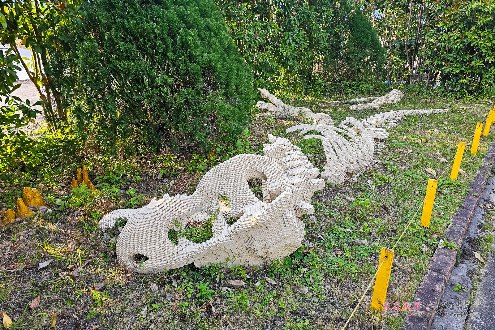 還有恐龍骨骸,造景蠻認真的。