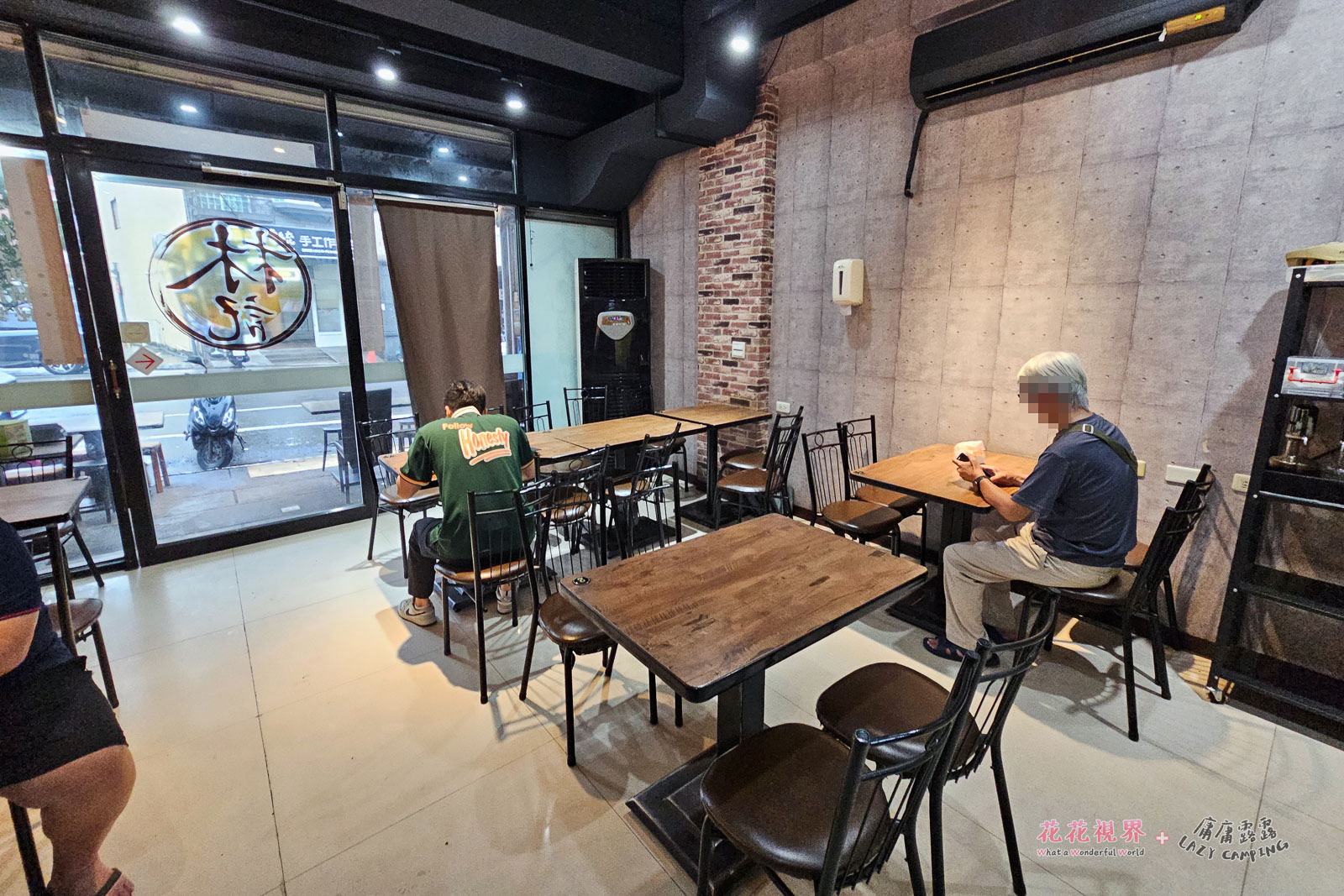 哈哈,我今天總算有位子可以坐了(17:00出頭就來了)。
