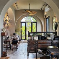 座落在水田裡的白色優雅－蒔花咖啡