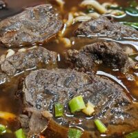 湖南鮮辣，硬是要得！辣妹子牛肉麵